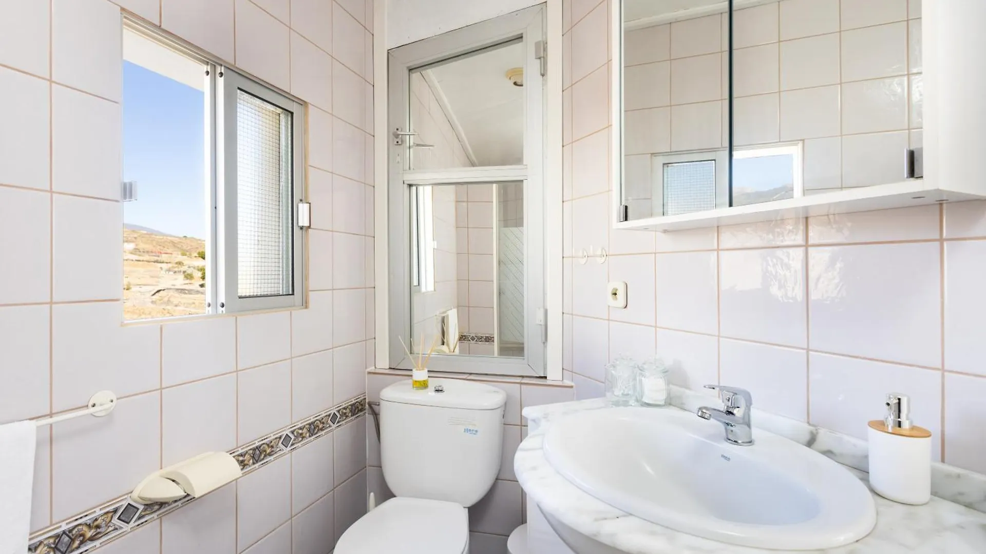 Oasis Tenerife Rentals Con Piscina Climatizada, Cocina Exterior Y Barbacoa 0*, El Draguito Spagna