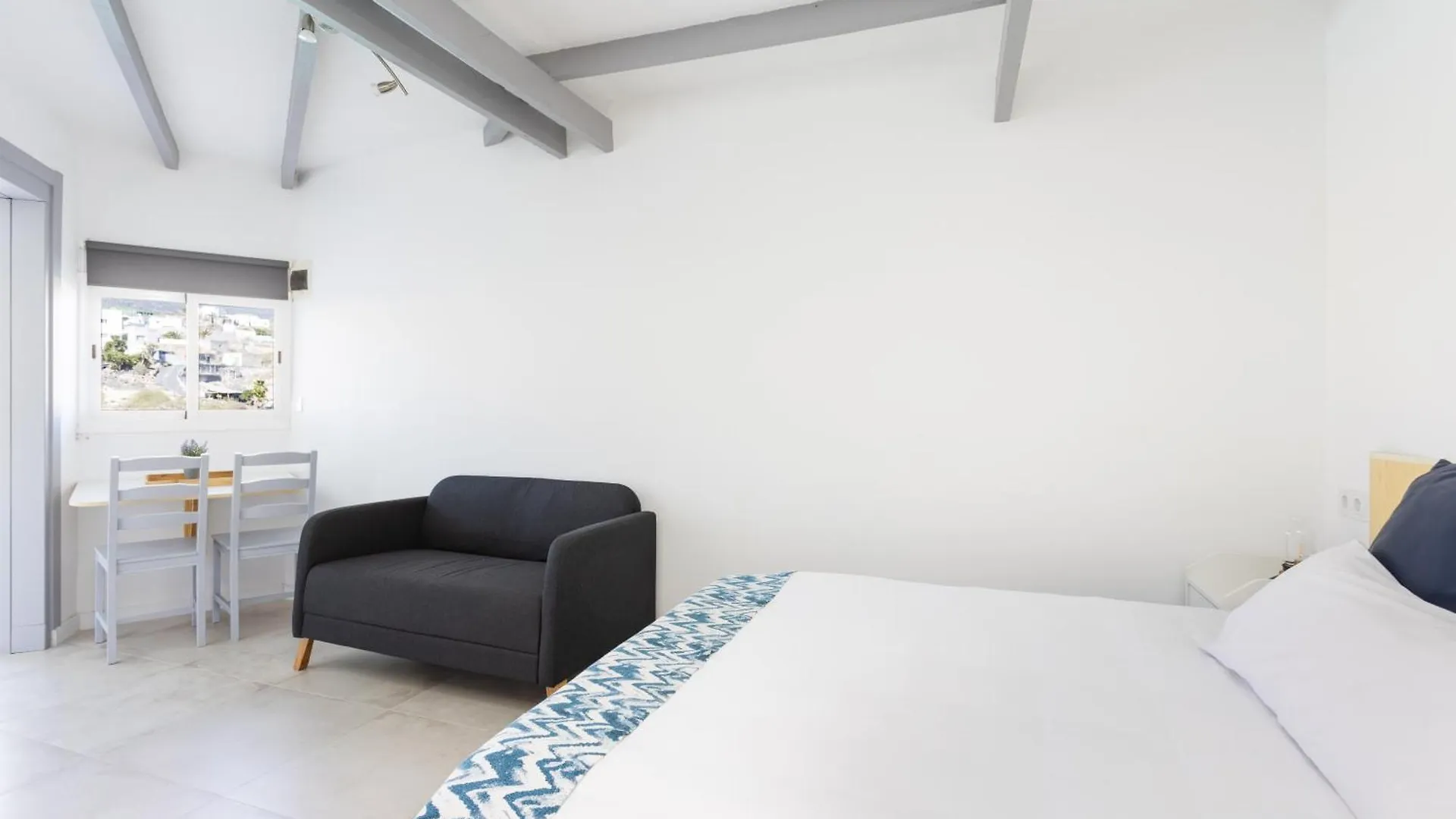 Oasis Tenerife Rentals Con Piscina Climatizada, Cocina Exterior Y Barbacoa