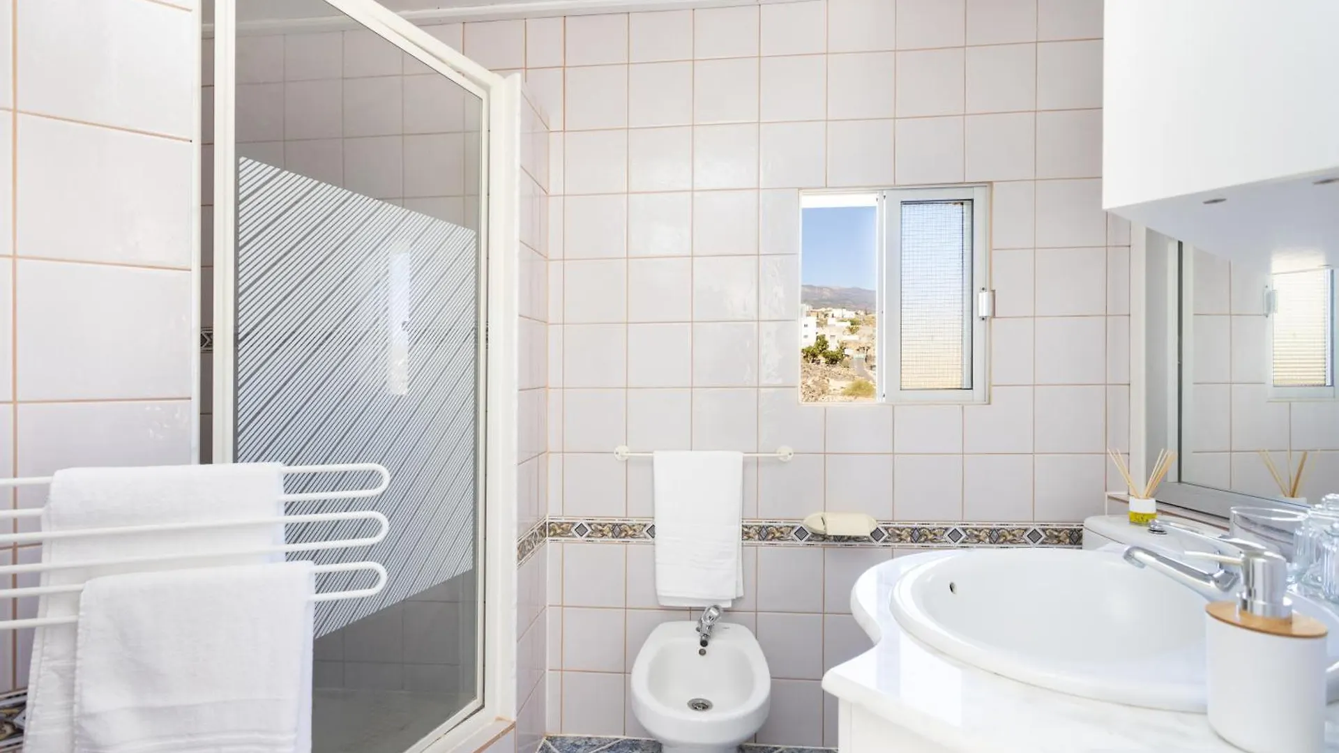 Oasis Tenerife Rentals Con Piscina Climatizada, Cocina Exterior Y Barbacoa 0*, El Draguito